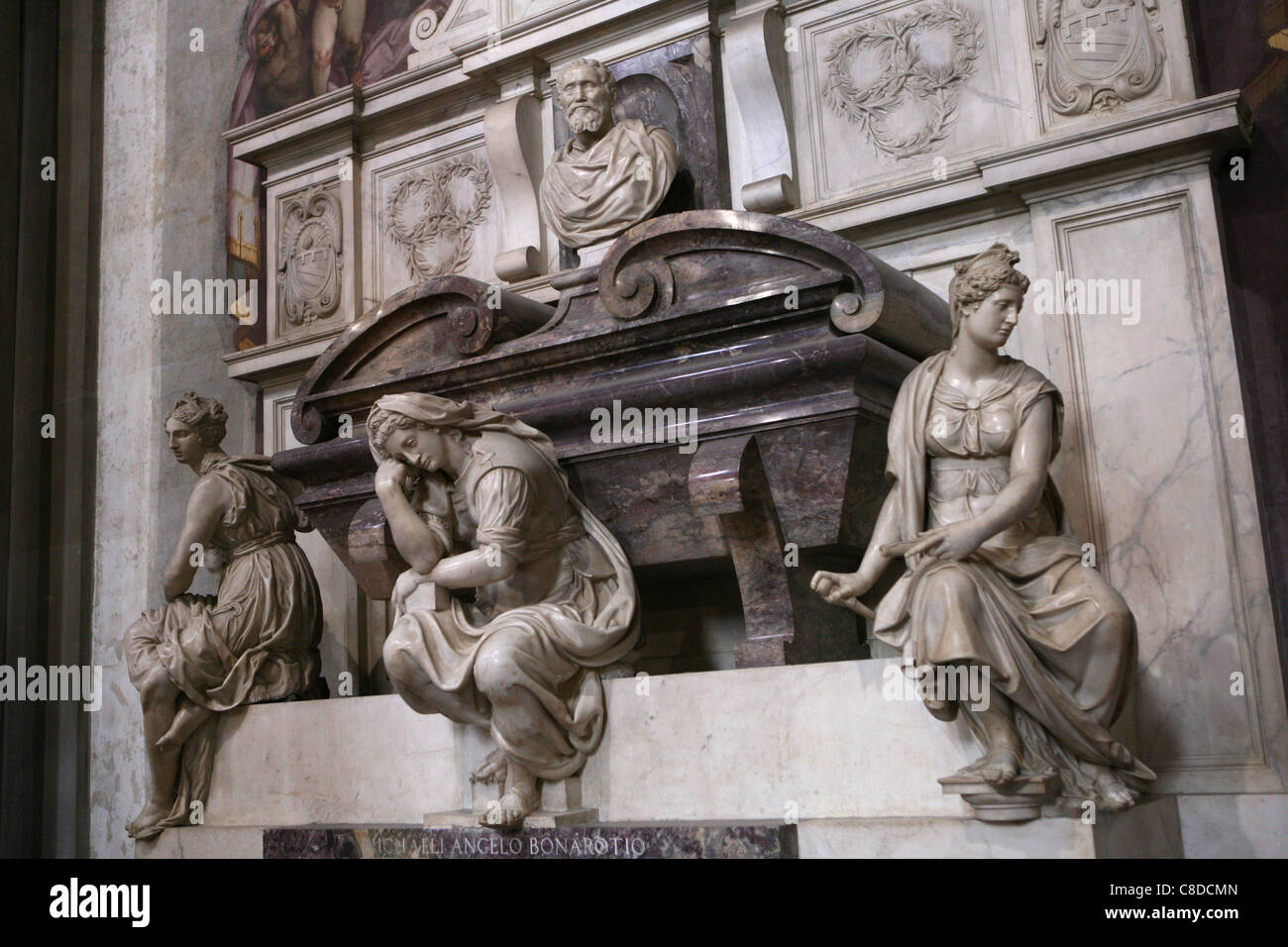 Tomba di Michelangelo Buonarroti nella Basilica di Santa Croce a Firenze, Italia. Foto Stock