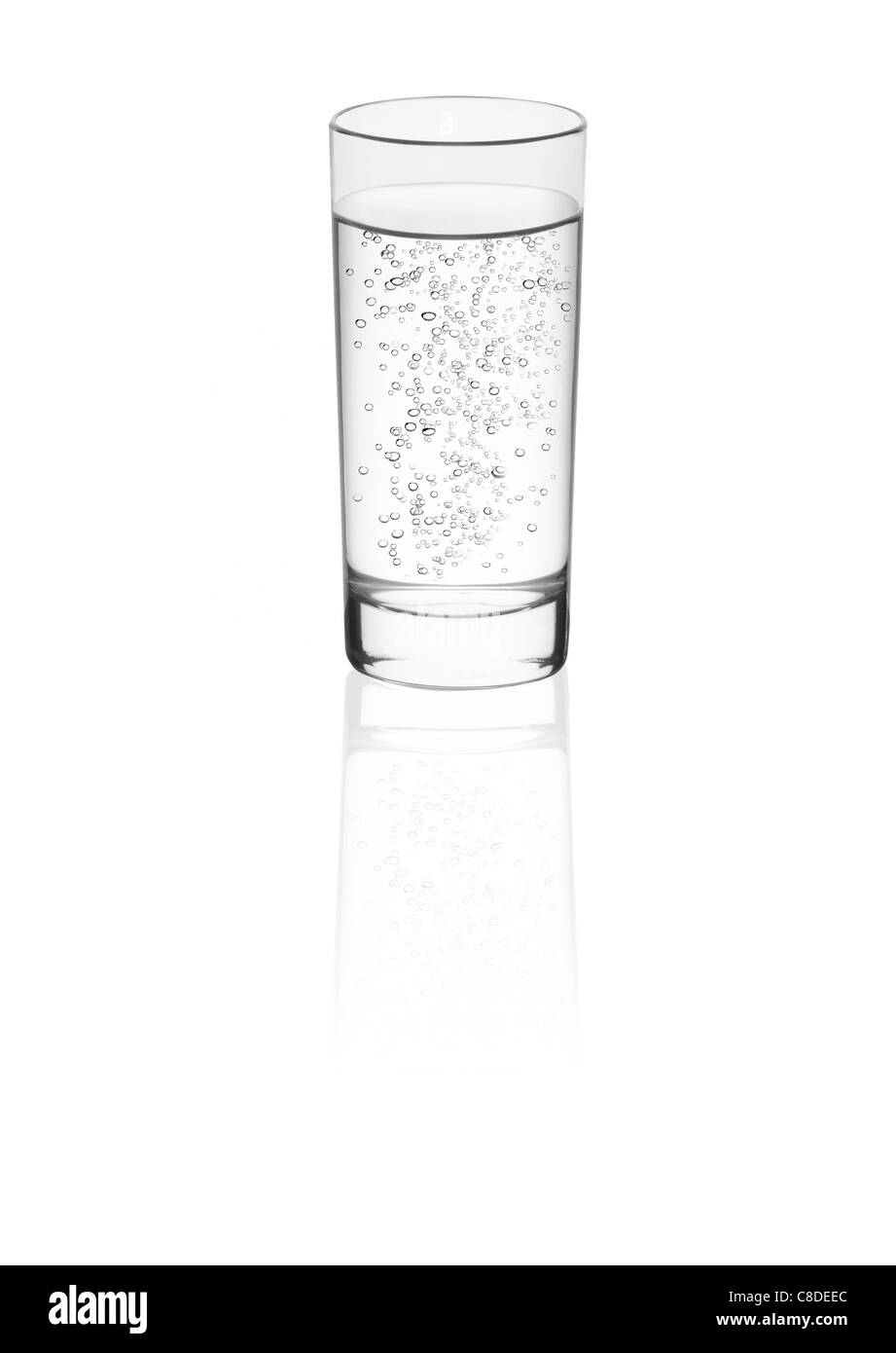 Aria astratto sfondo blu bevanda bollire bolla trasparente pulita fredda drink fresco goccia caduta di energia gas fresco bicchiere salute sano Foto Stock