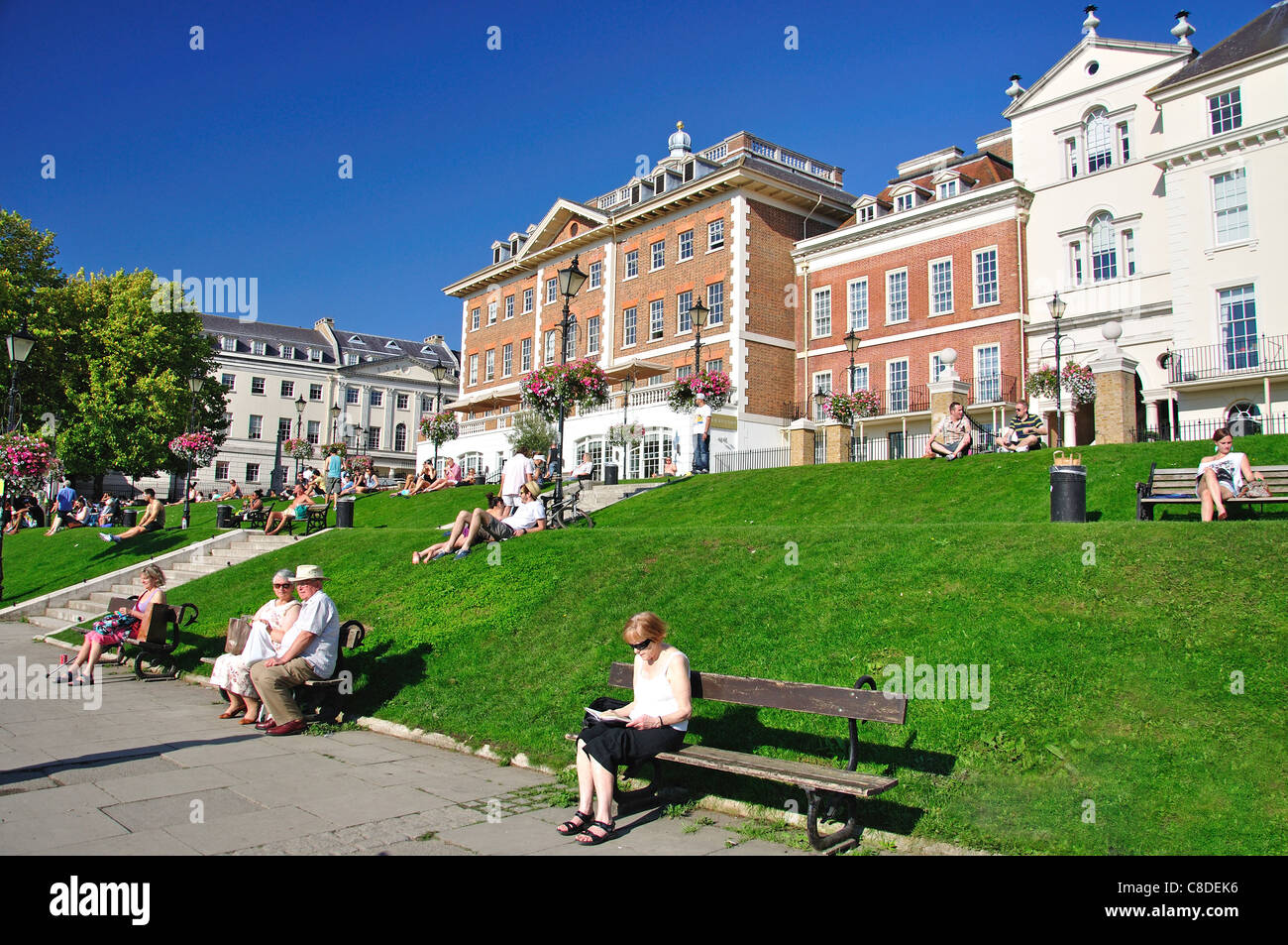 Sulla riva del fiume Tamigi, Richmond, Richmond Upon Thames, Greater London, England, Regno Unito Foto Stock