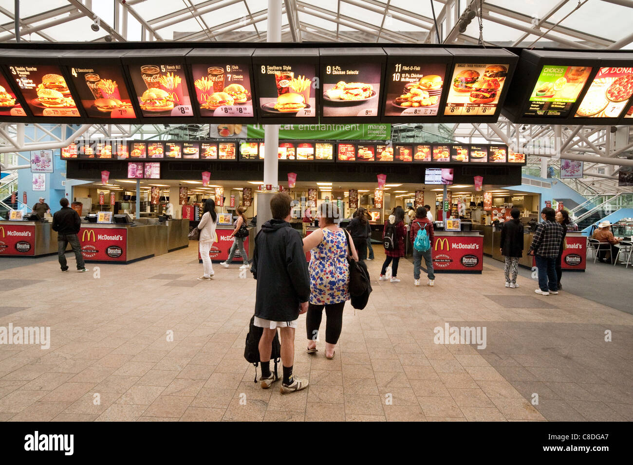 La gente in un American fast food court, Washington DC, Stati Uniti d'America Foto Stock