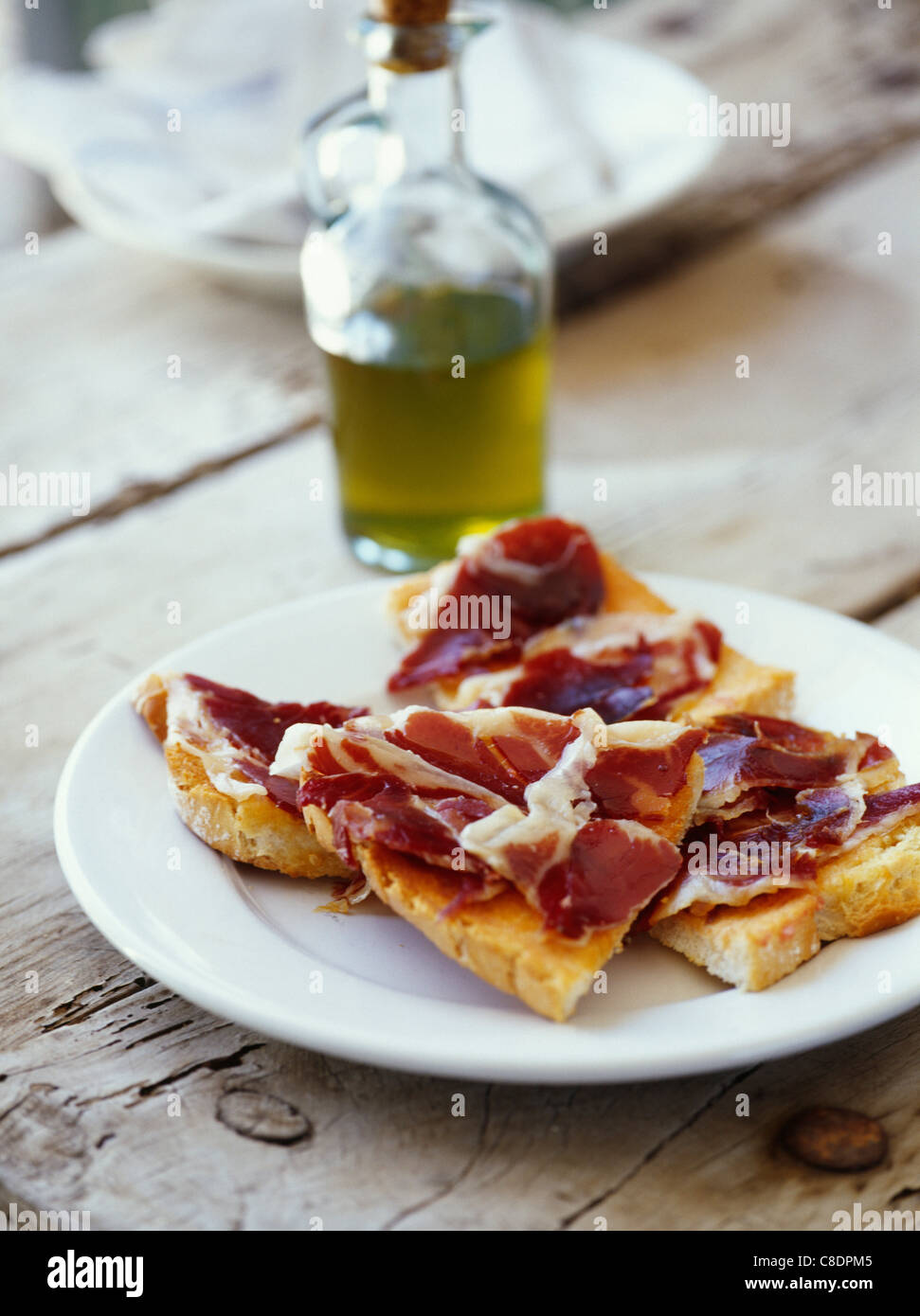 Il prosciutto Serrano sul pane sfregate con pomodoro e aglio Foto Stock