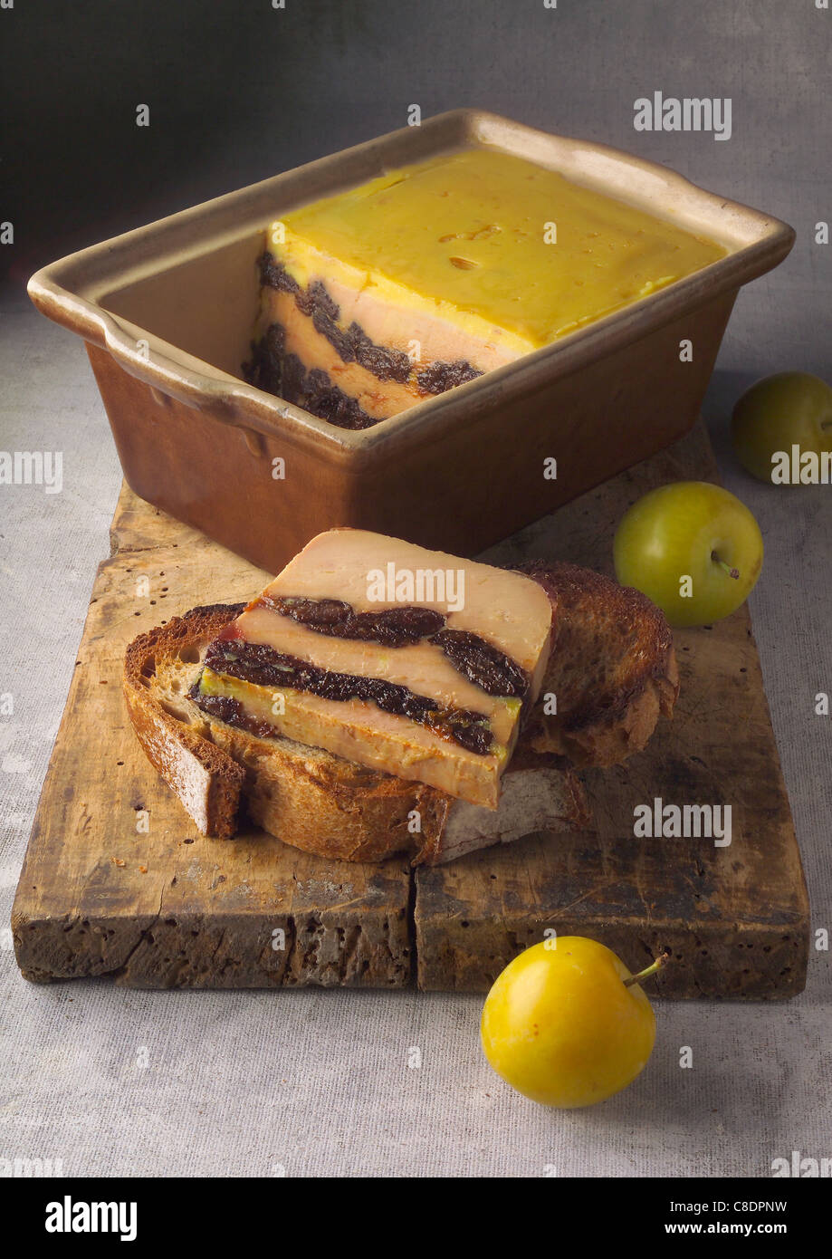 Prune,mirabelle prugna e foie gras terrina Foto Stock