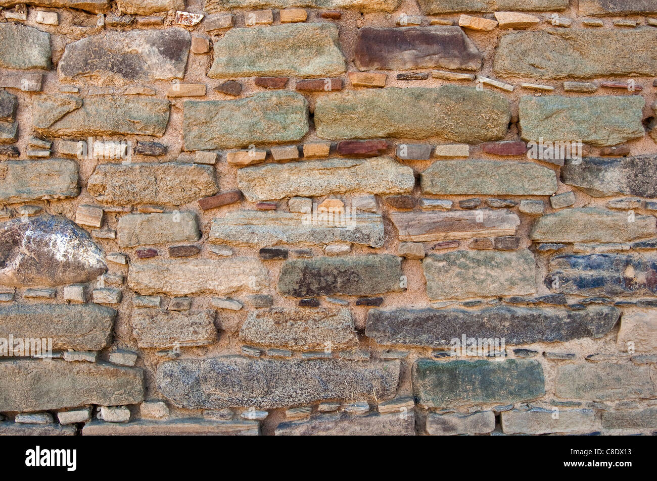 Parete con dettagli in muratura, salmone, Rovine Pueblo Anasazi, in Bloomfield, Nuovo Messico, STATI UNITI D'AMERICA Foto Stock