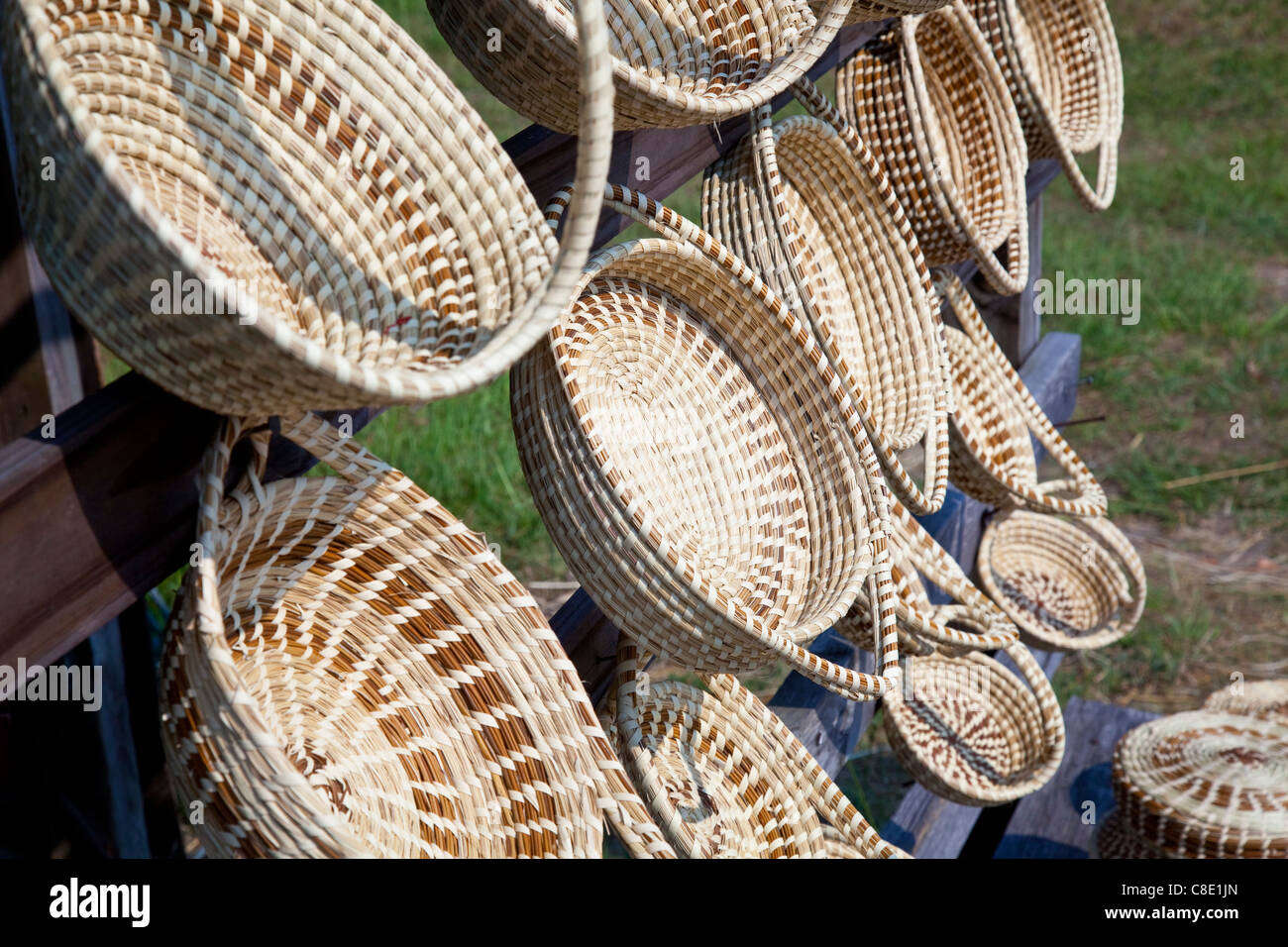 Spiralato Sweetgrass Gullah intrecciare cesti, Carolina del Sud Foto stock  - Alamy