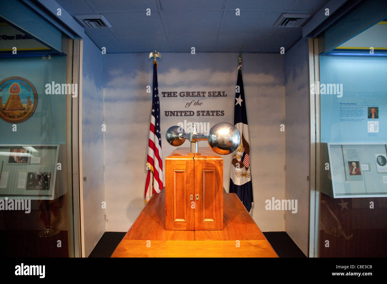 Premere il tasto del grande sigillo degli Stati Uniti, Dipartimento sala espositiva, Dipartimento di Stato, Washington DC Foto Stock