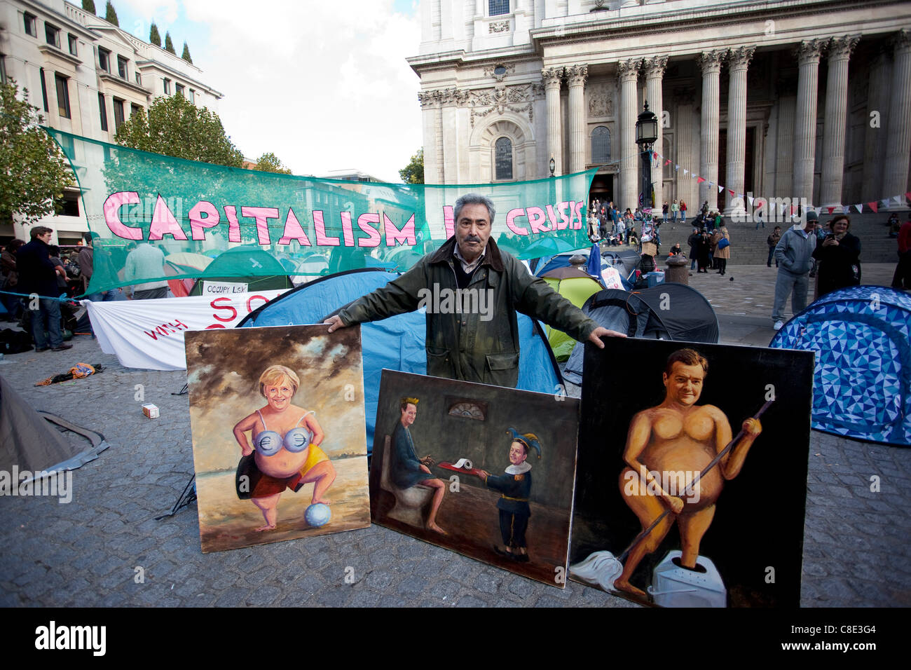 Londra, UK, 20.10.2011. Occupare manifestanti camp nella motivazione della Cattedrale di San Paolo nel distretto finanziario di Londra Centrale Square Mile. La protesta del camp è parte di occupare il London Stock Exchange movimento il gruppo aveva destinato ad occupare Paternoster square. Foto Stock