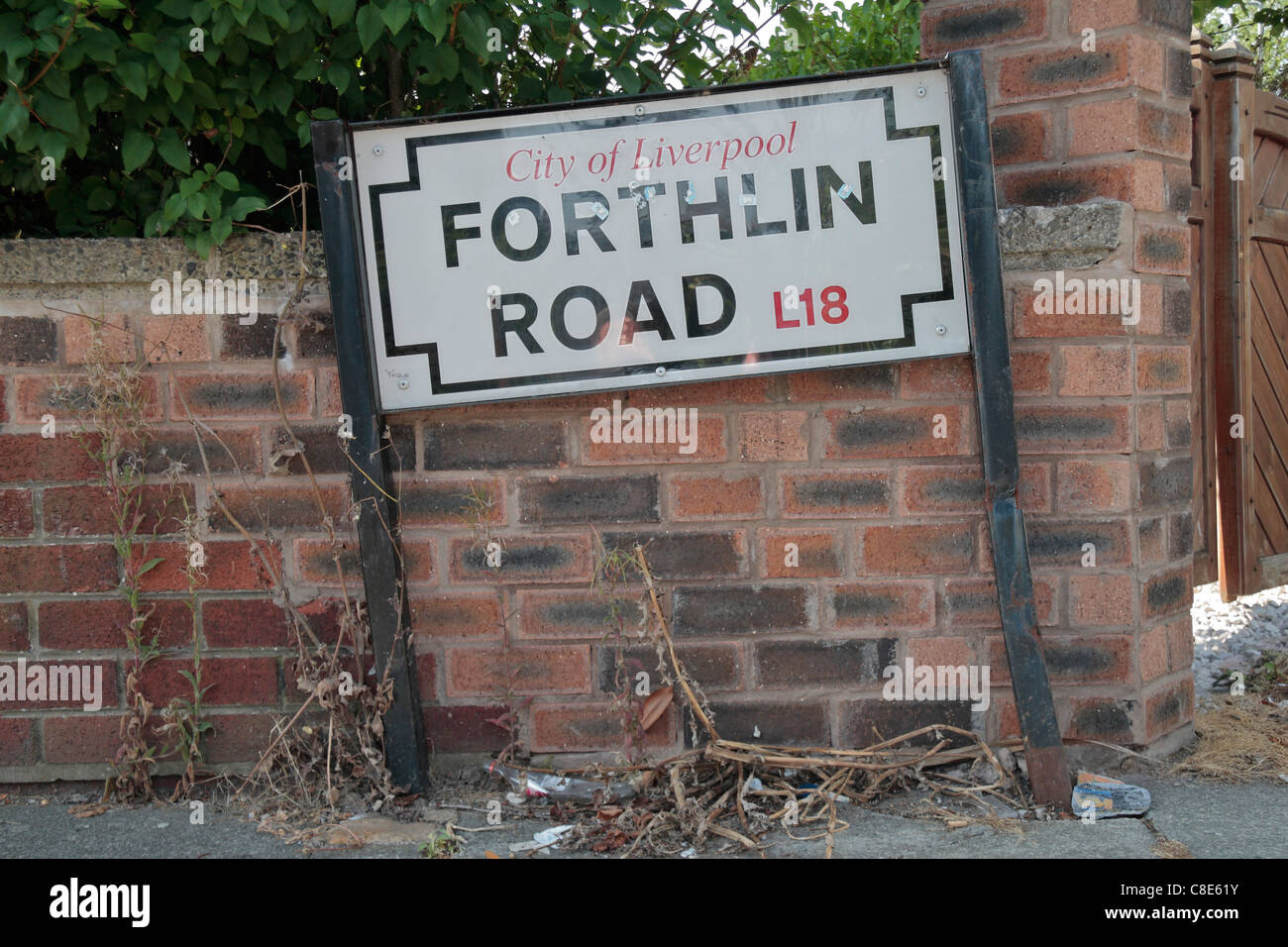 Cartello stradale per Forthlin Road, la strada d'infanzia di Paul McCartney, parte degli anni sessanta band i Beatles. Liverpool, Regno Unito. Foto Stock