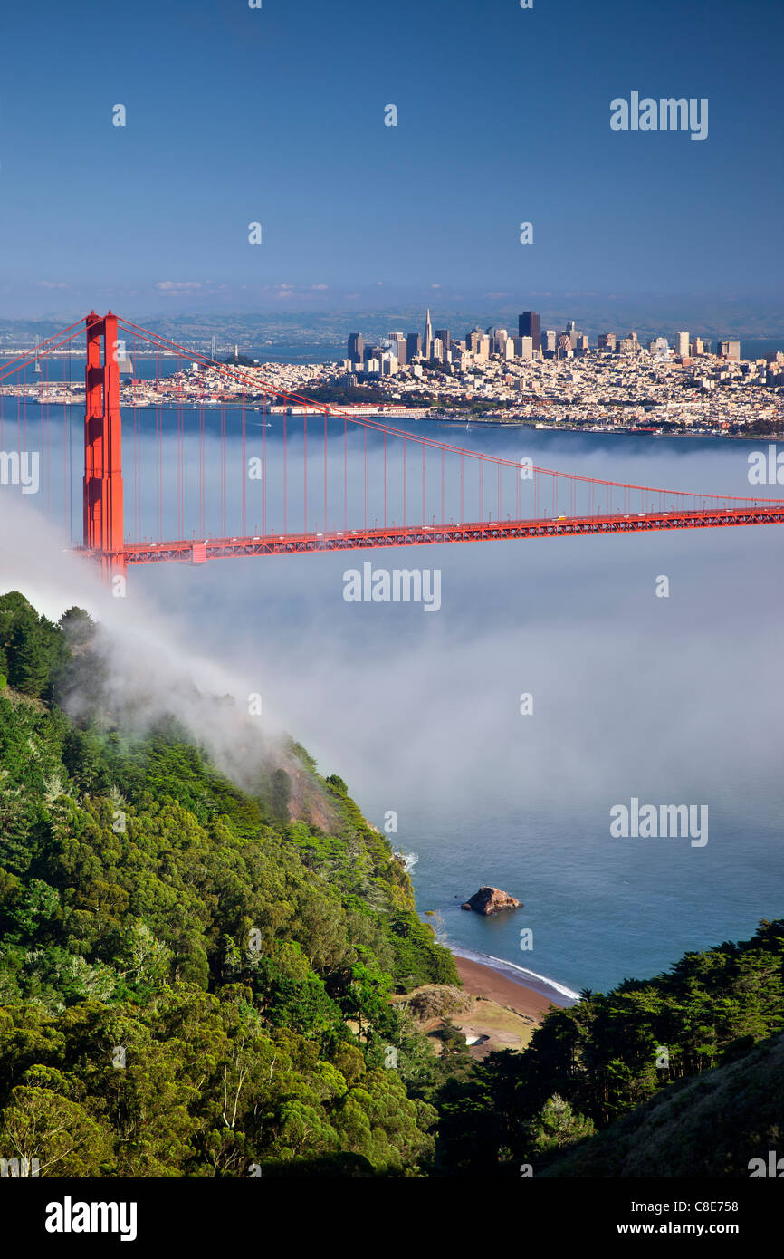 Pomeriggio di nebbia al Golden Gate Bridge di San Francisco California USA Foto Stock