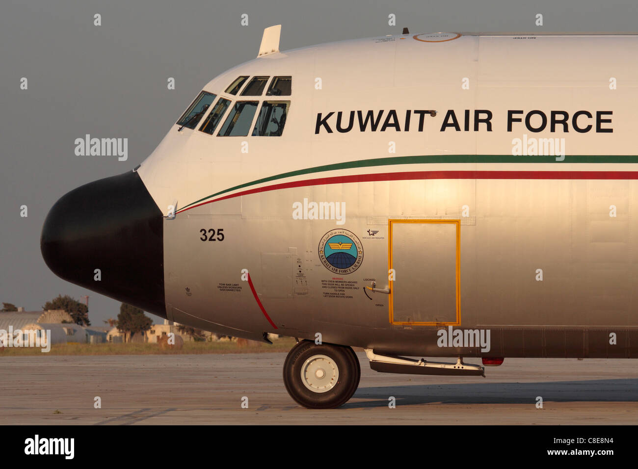 Close-up della sezione anteriore di un Kuwait Air Force Hercules Foto Stock