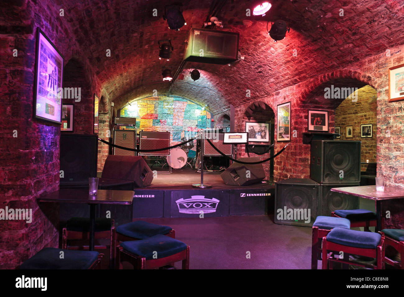 Vista interna della caverna area stadio nel mondo famoso Cavern Club dove i Beatles eseguita per la prima volta, Liverpool, in Inghilterra. Foto Stock