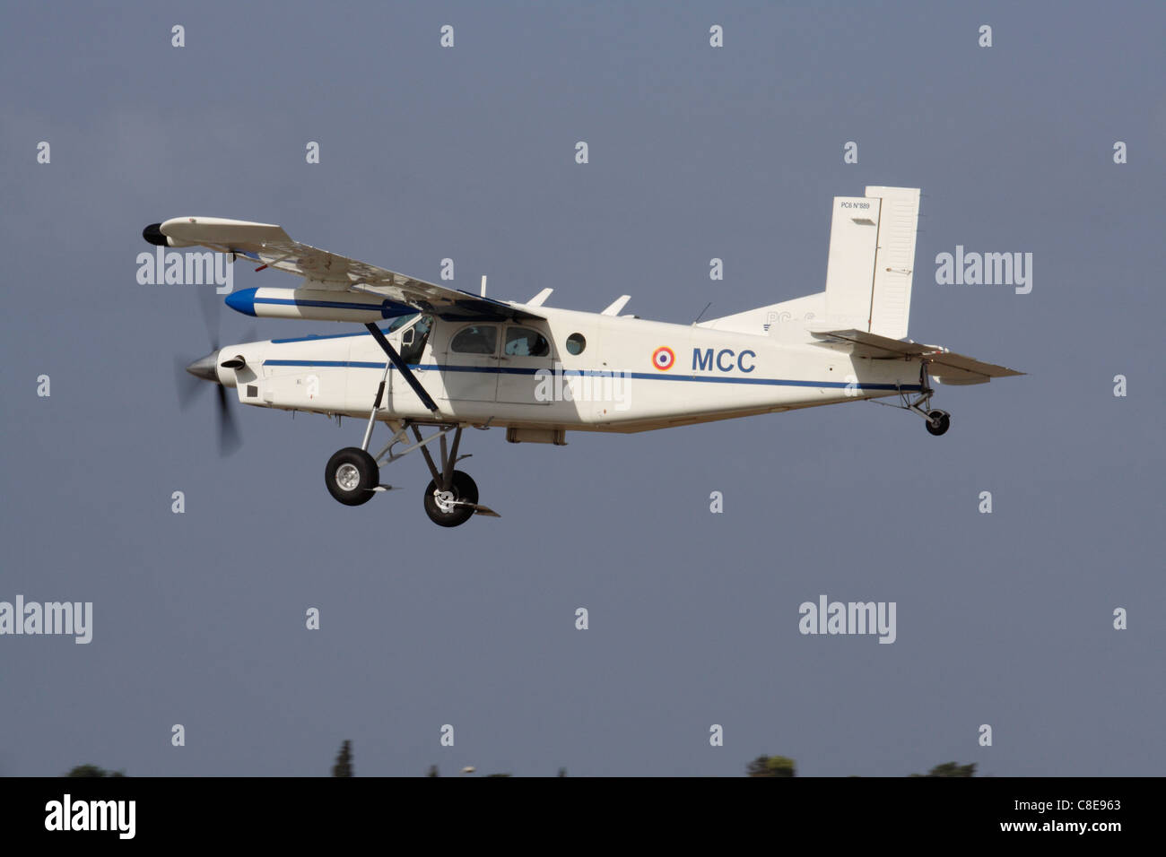 Francese Armata Pilatus PC-6 singolo motore turboprop aeromobili di utilità in volo Foto Stock