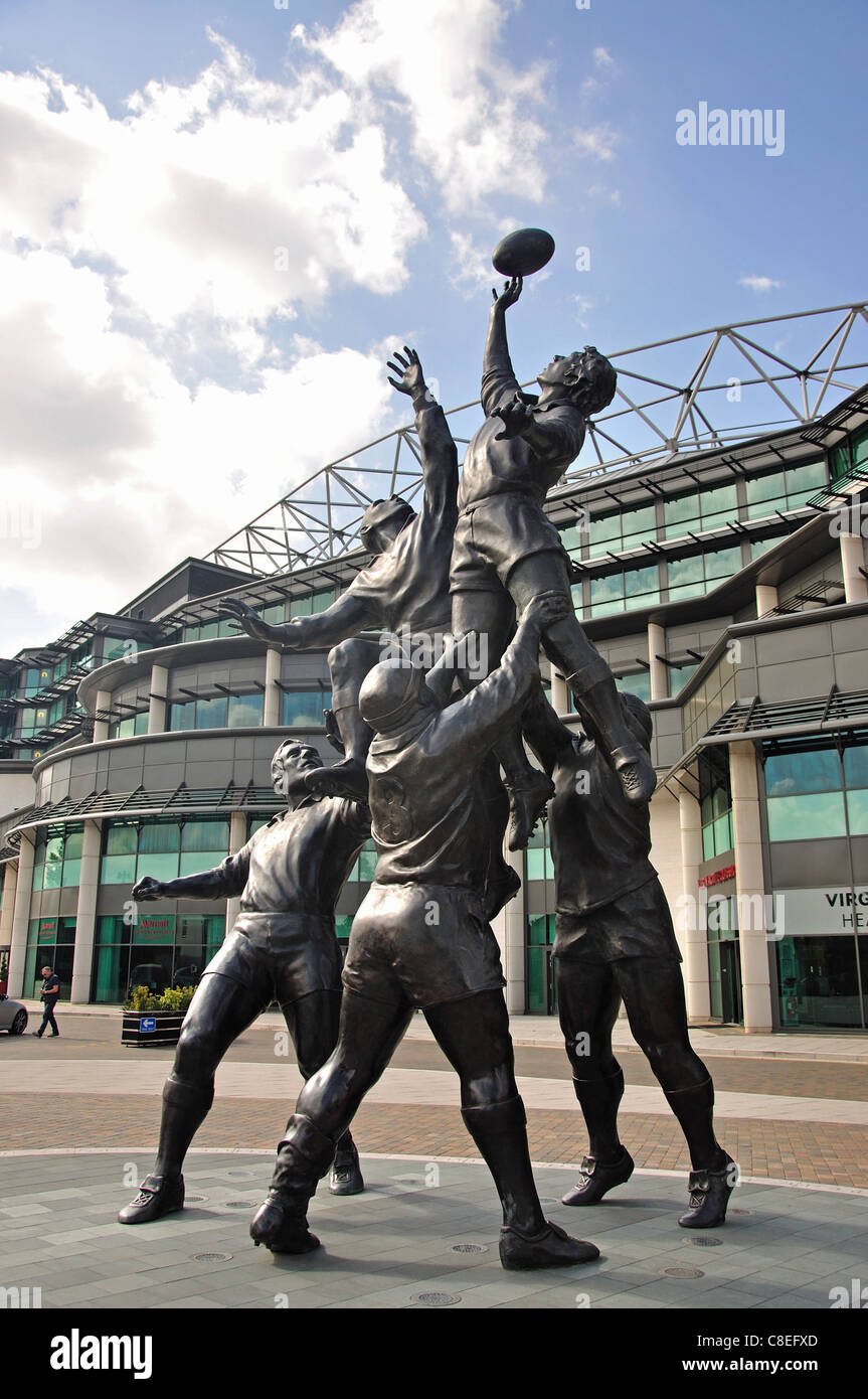" Realizzazione di un Lineout' scultura fuori Stadio di Twickenham e Stadio di Twickenham, Greater London, England, Regno Unito Foto Stock