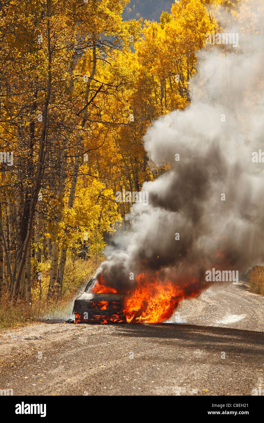 Macchina fuoco su Colorado country road Foto Stock
