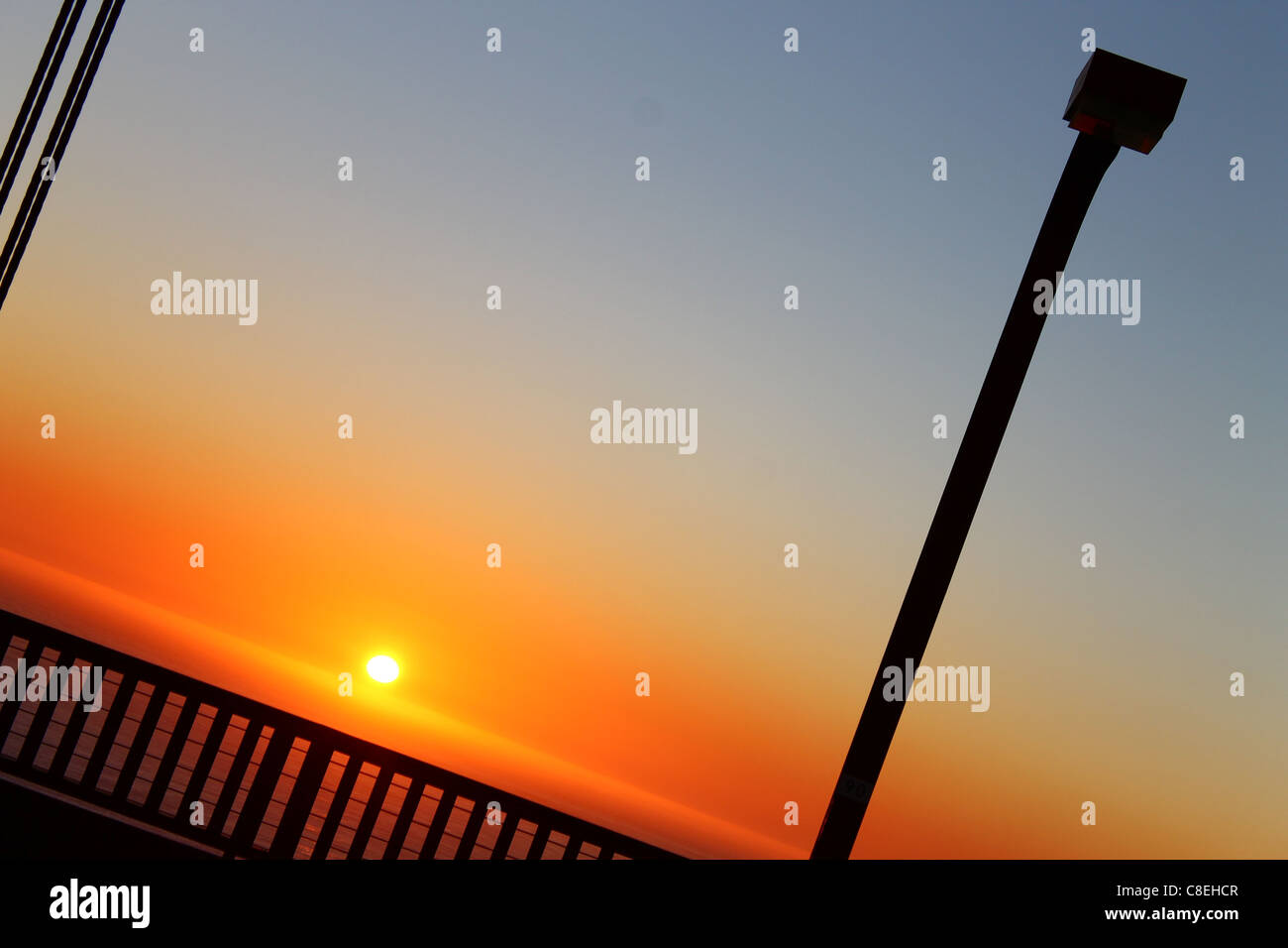 Un tramonto dal Golden Gate Bridge di San Francisco Foto Stock