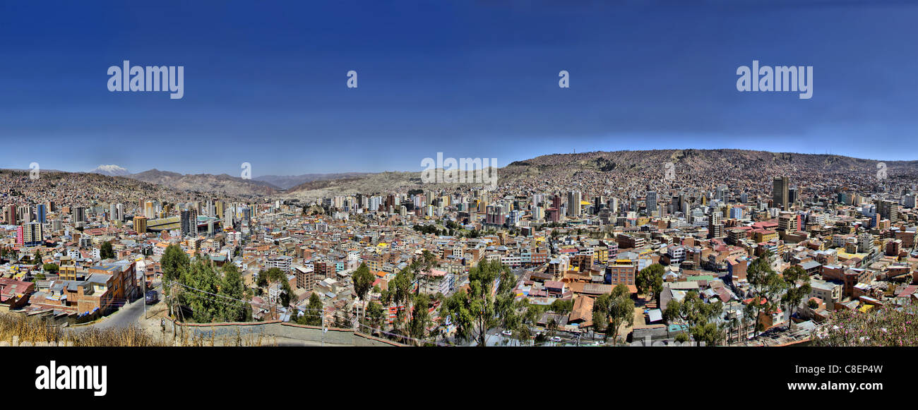 La Paz in Bolivia killi killi viewpoint panorama città capitale del sud america Illampu montagna Ande Cordillera Real de los Andes Cor Foto Stock