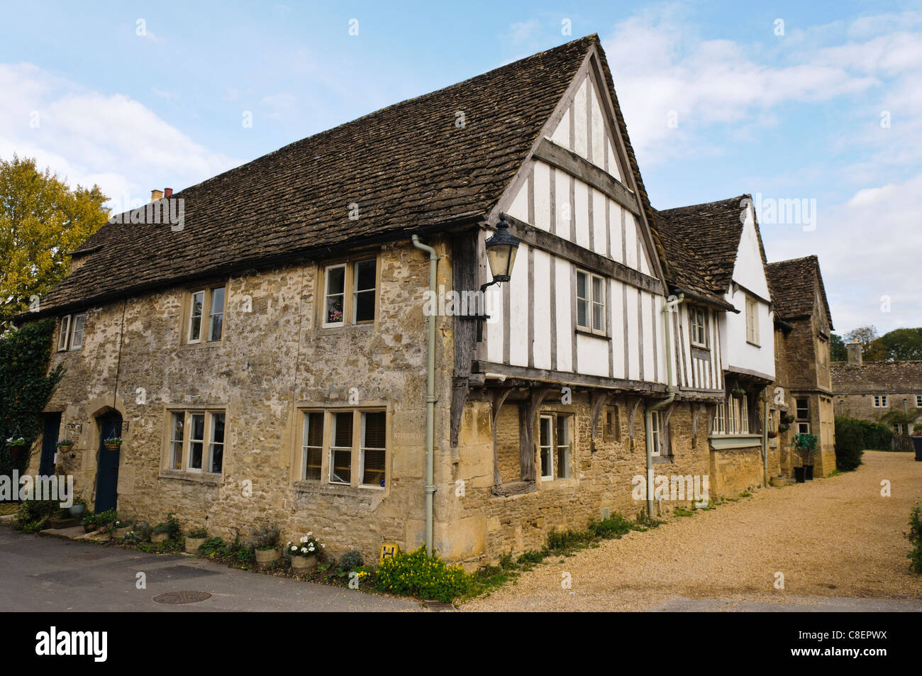 In stile Tudor edificio nel villaggio di Lacock Foto Stock