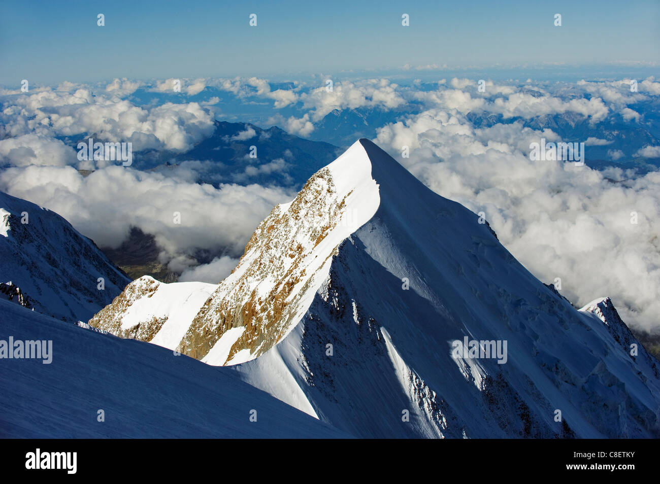 Aiguille de Bionnassay, 4052m, dal Mont Blanc, Chamonix, sulle Alpi francesi, Francia Foto Stock