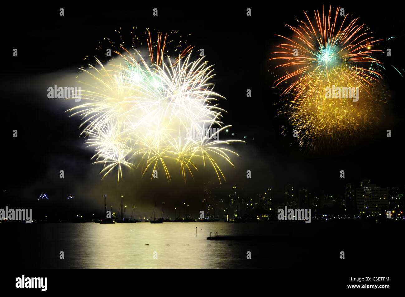 Fuochi d'artificio nel porto di Vancouver, Canada Foto Stock