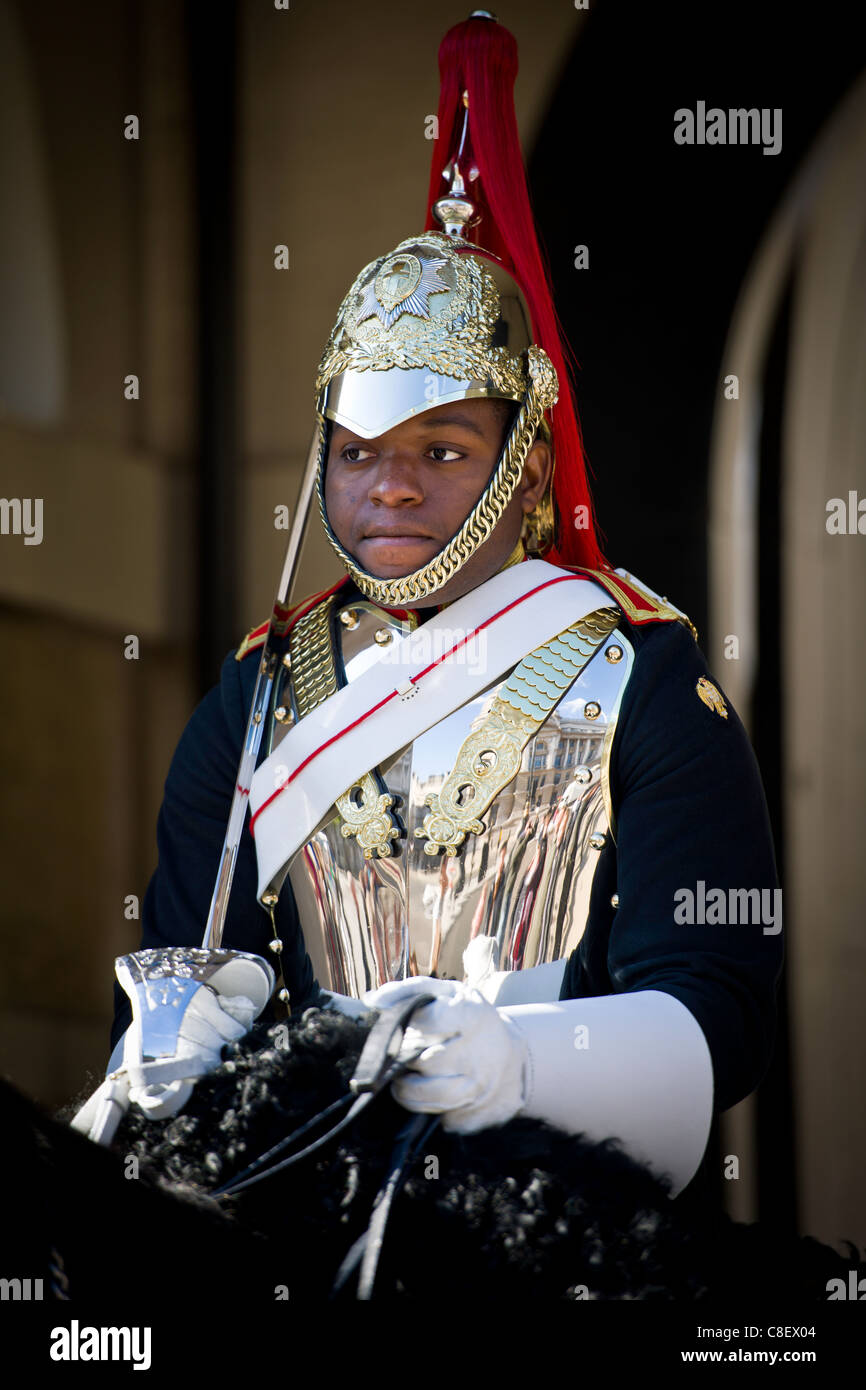 Un soldato di guardia alla sfilata delle Guardie a Cavallo, Londra - Inghilterra. Foto Stock