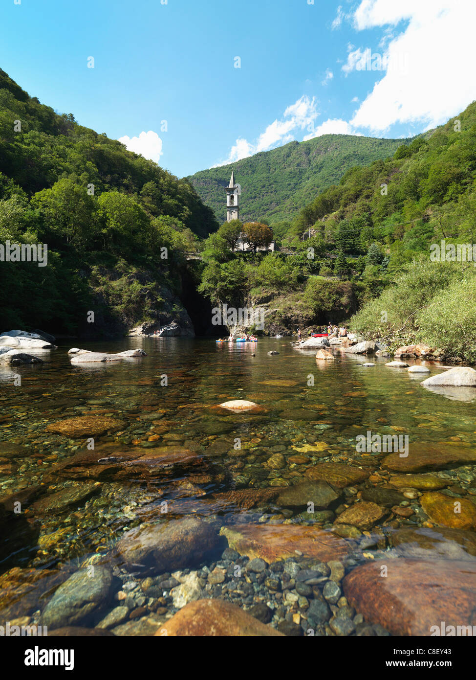 Il fiume Cannobino, Cannobio sul Lago Maggiore, Piemonte, Italia Foto Stock