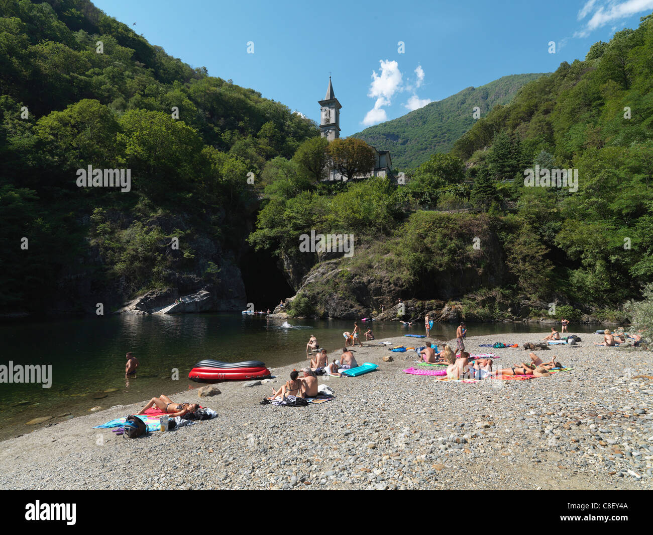 Il fiume Cannobino, Cannobio sul Lago Maggiore, Piemonte, Italia Foto Stock