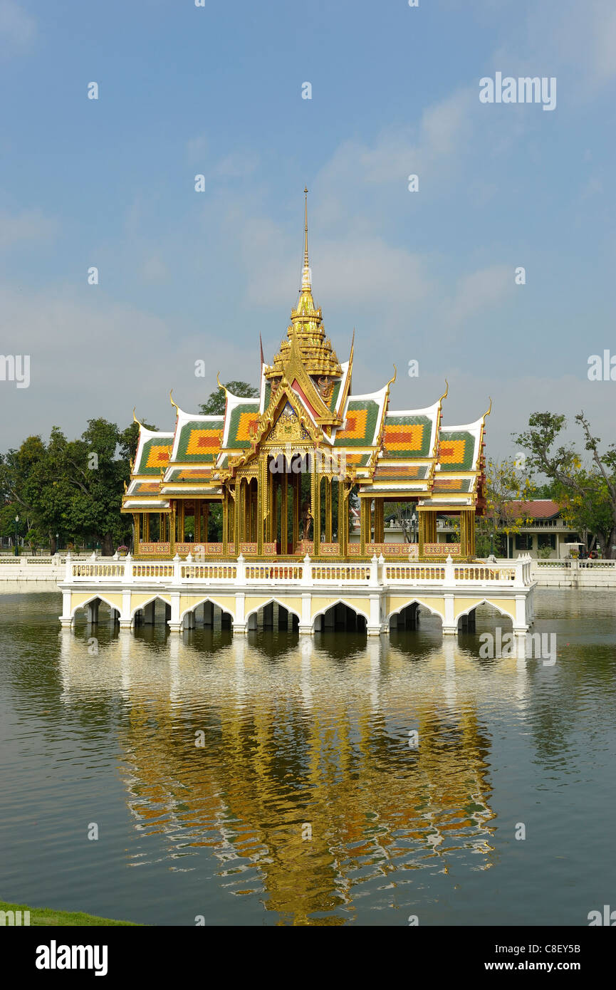 Aisawan Dhipaya Asana, Pavilion, sullo stagno di Bang Pa-In Palace, Ayutthaya, UNSECO eredità di mondo, sito, Thailandia, Asia Foto Stock