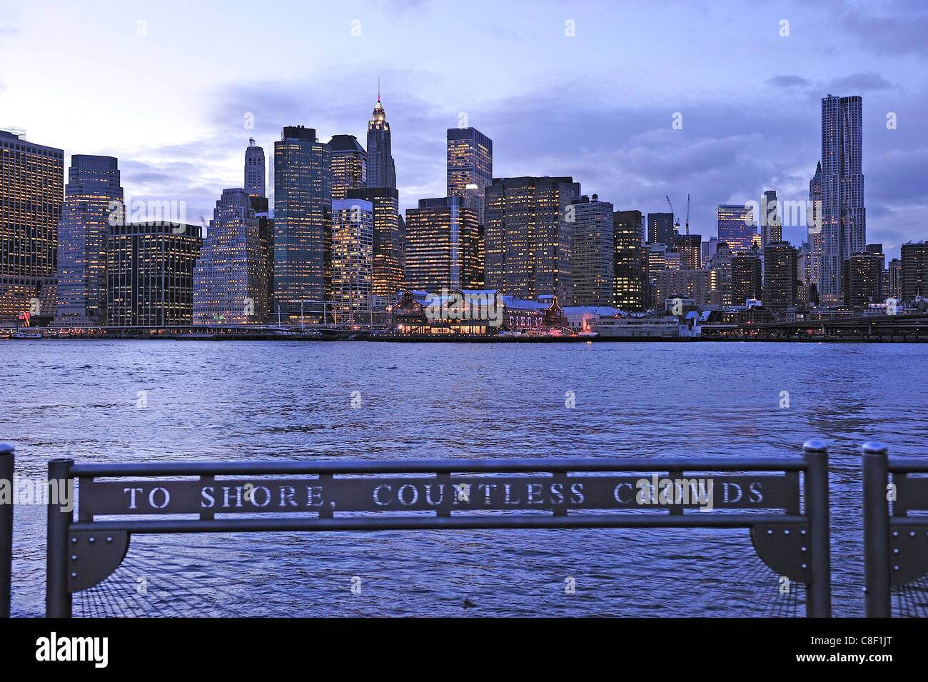 Visualizzare, Manhattan da Brooklyn, Manhattan, New York, Stati Uniti d'America, Stati Uniti, America, notte Foto Stock