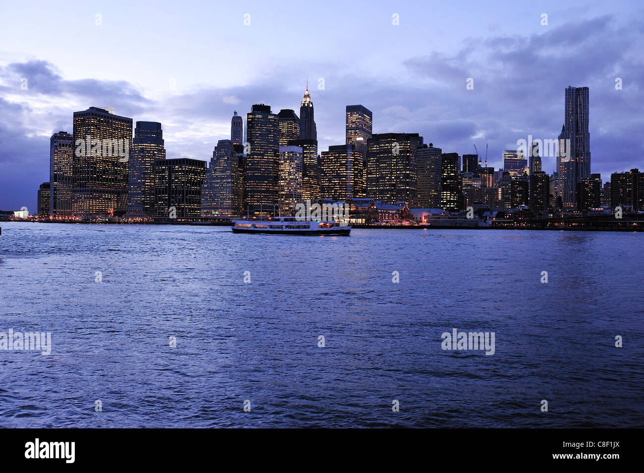 Visualizzare, Manhattan da Brooklyn, Manhattan, New York, Stati Uniti d'America, Stati Uniti, America, notte Foto Stock