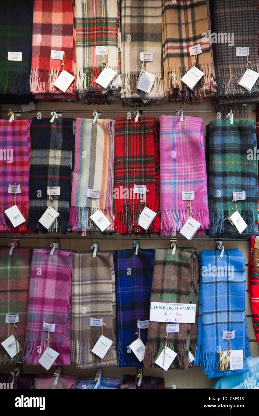 Sciarpe di tartan, Edimburgo, Scozia, Regno Unito Foto stock - Alamy