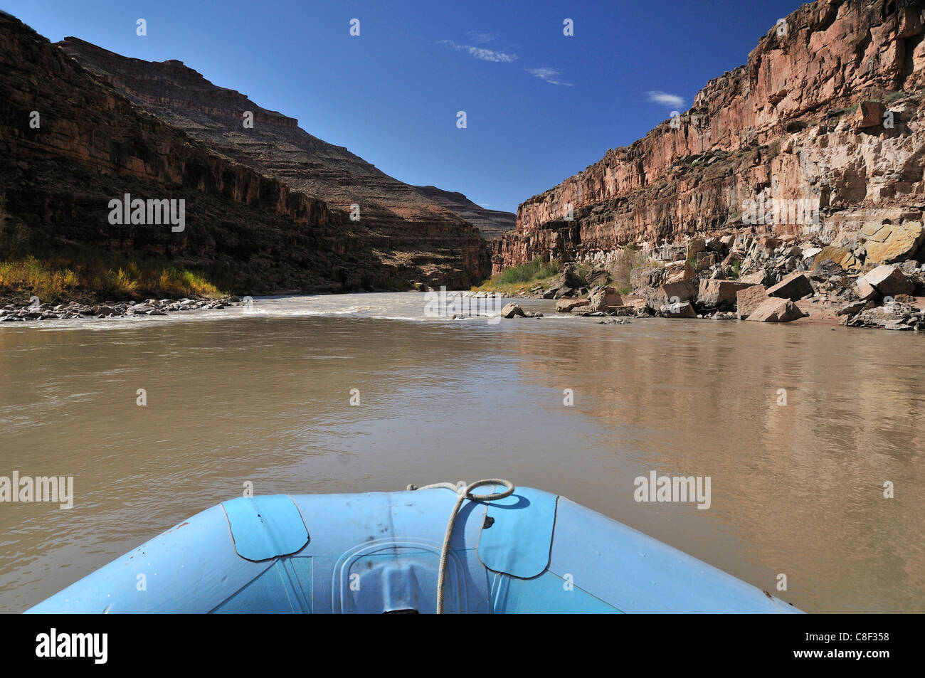 Il fiume San Juan, vicino a Bluff, fiume, paesaggio, Colorado Plateau, Utah, Stati Uniti d'America, Stati Uniti, America, rafting, barca in gomma Foto Stock