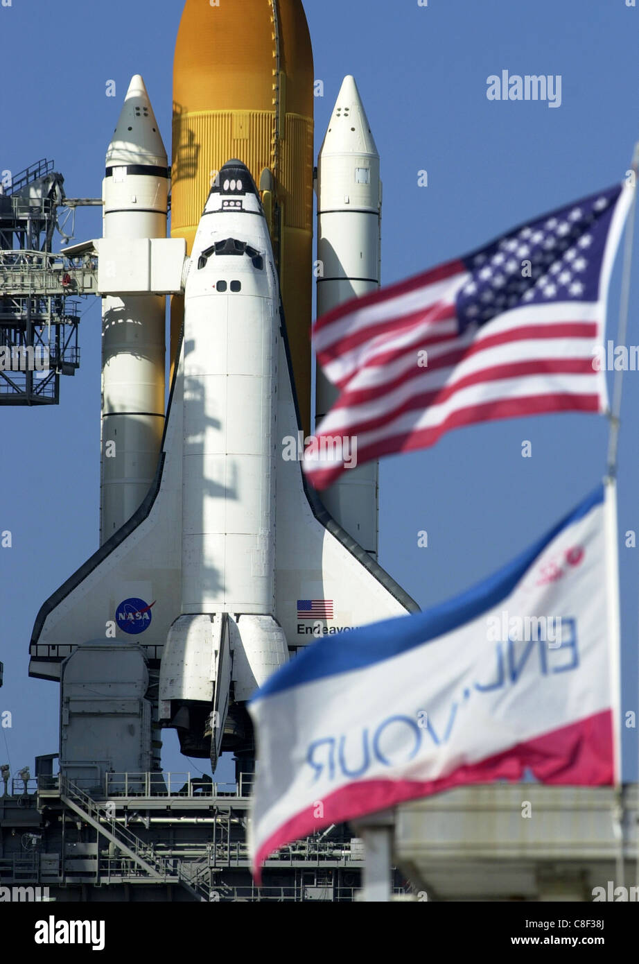 Lo Space Shuttle Endeavour si siede sulla rampa di lancio 39 presso il Kennedy Space Center in Florida. Foto Stock