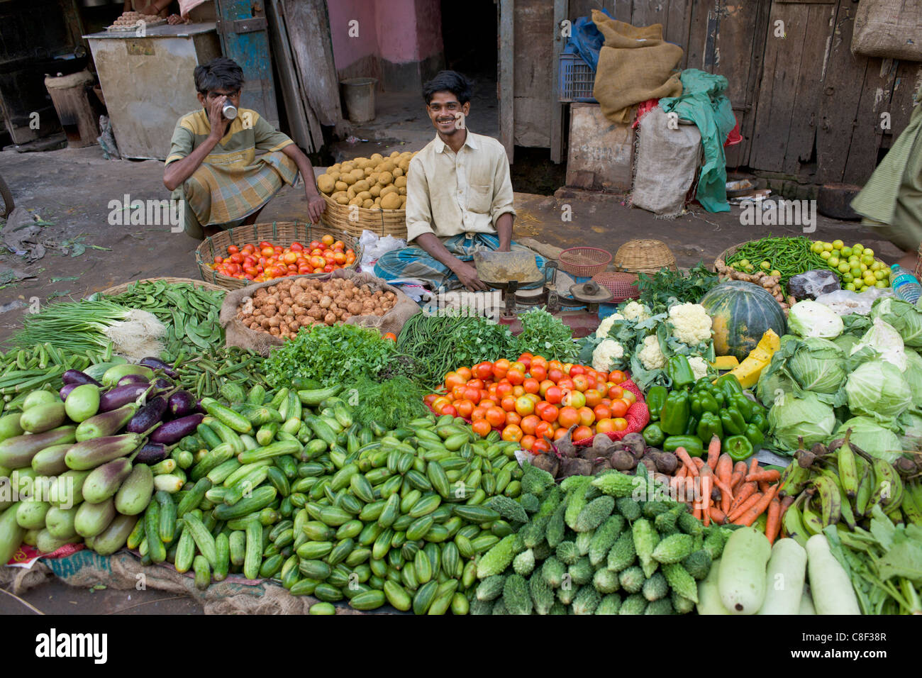 Strada di stallo vegetali, quella di Howrah, Kolkata (Calcutta), West Bengal, India Foto Stock