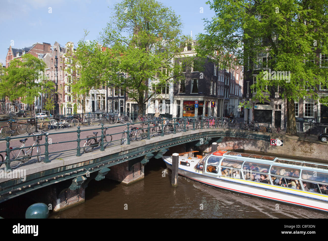 Battello da crociera, Herengracht, Amsterdam, Paesi Bassi Foto Stock