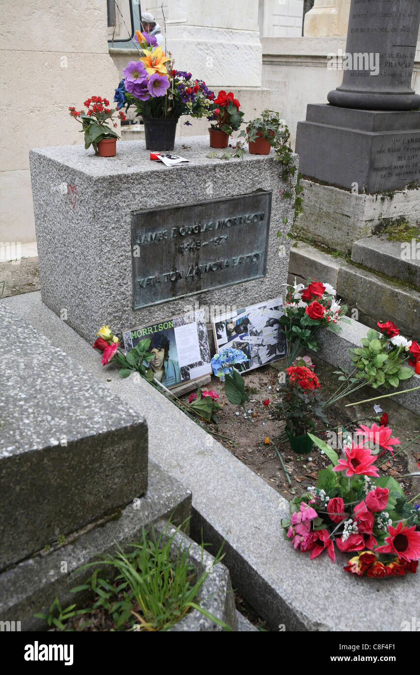 Tomba di Jim Morrison, cimitero Pere Lachaise, Parigi, Francia Foto Stock