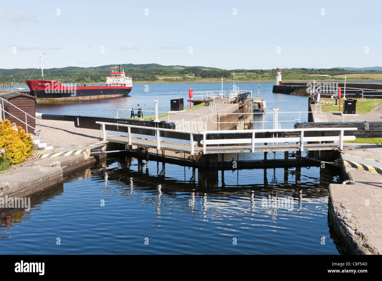 Cancelli di blocco sul Crinan Canal a Ardrishaig, Argyll & Bute, Scozia, permettendo alle barche accesso al Loch Gilp e Loch Fyne Foto Stock