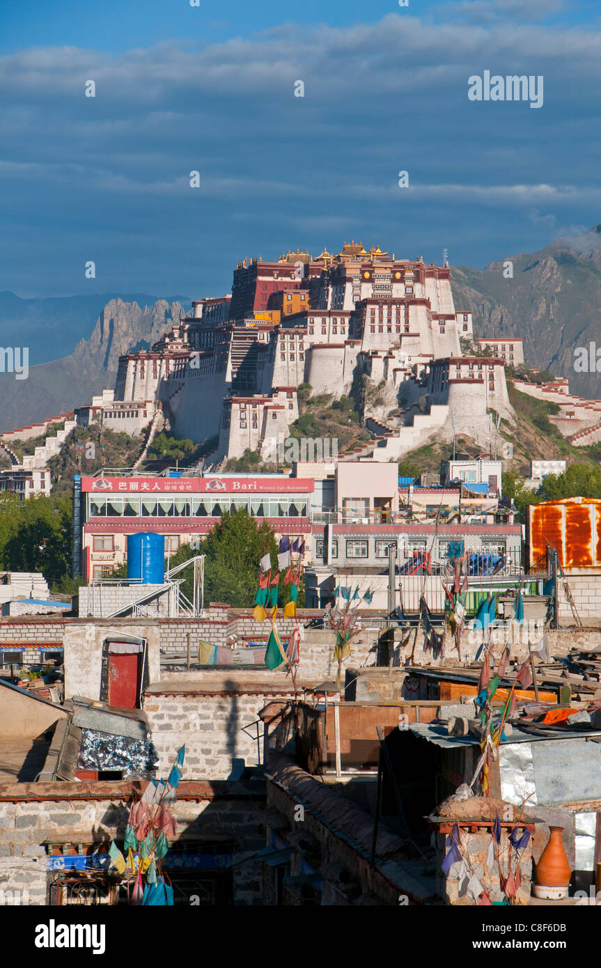 Il palazzo del Potala ex capo residenza del Dalai Lama, Sito Patrimonio Mondiale dell'UNESCO, Lhasa, in Tibet, in Cina Foto Stock