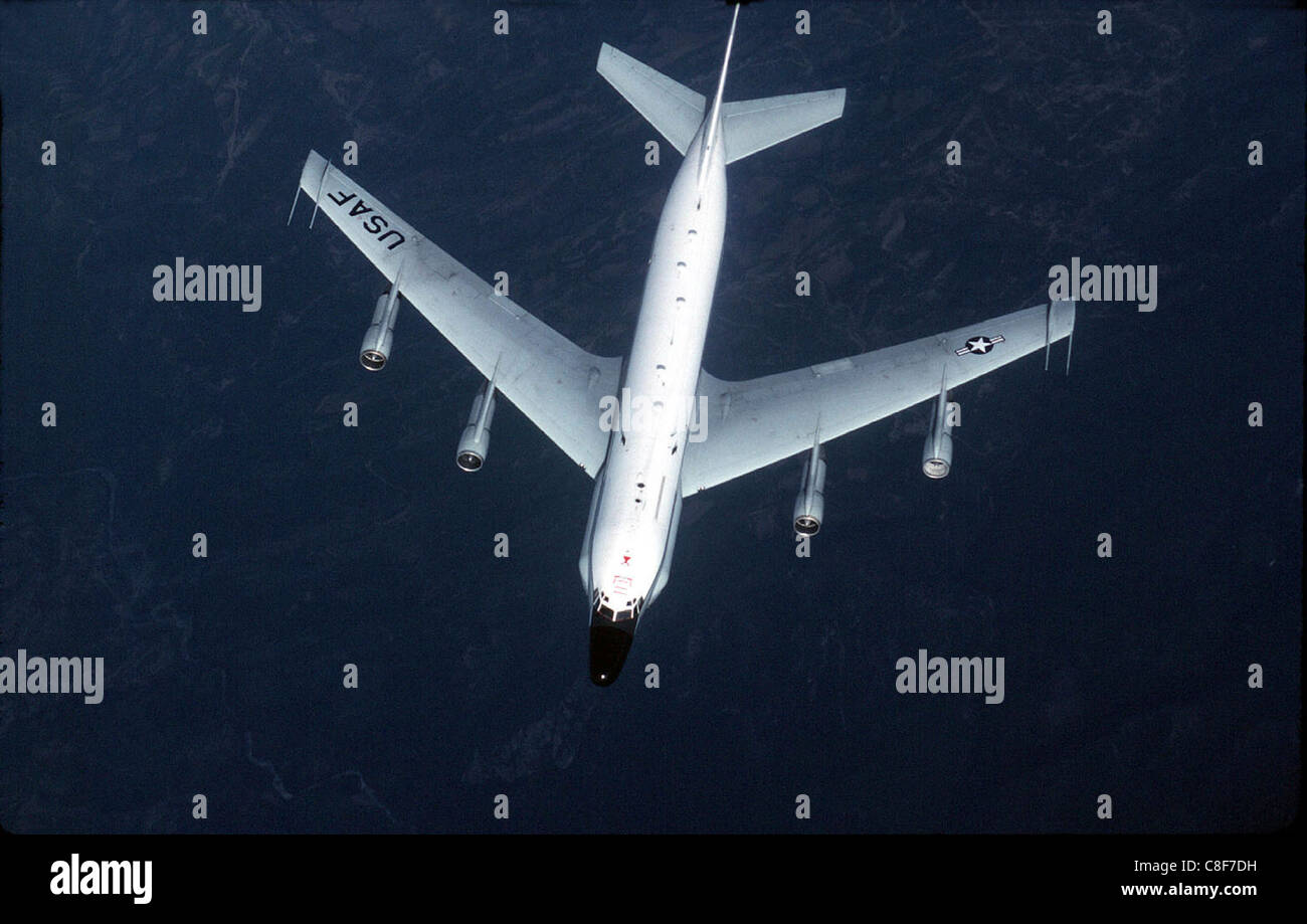 L'aereo da ricognizione RC-135, basato sul Boeing 707, supporta la raccolta di informazioni, la sorveglianza elettronica, la raccolta di segnali, la telemetria, moderne operazioni militari e ingegneria aerospaziale. Foto Stock