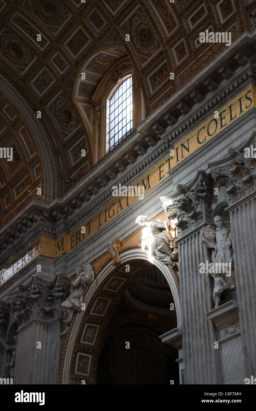 Basilica di San Pietro interno Vaticano Roma Foto Stock