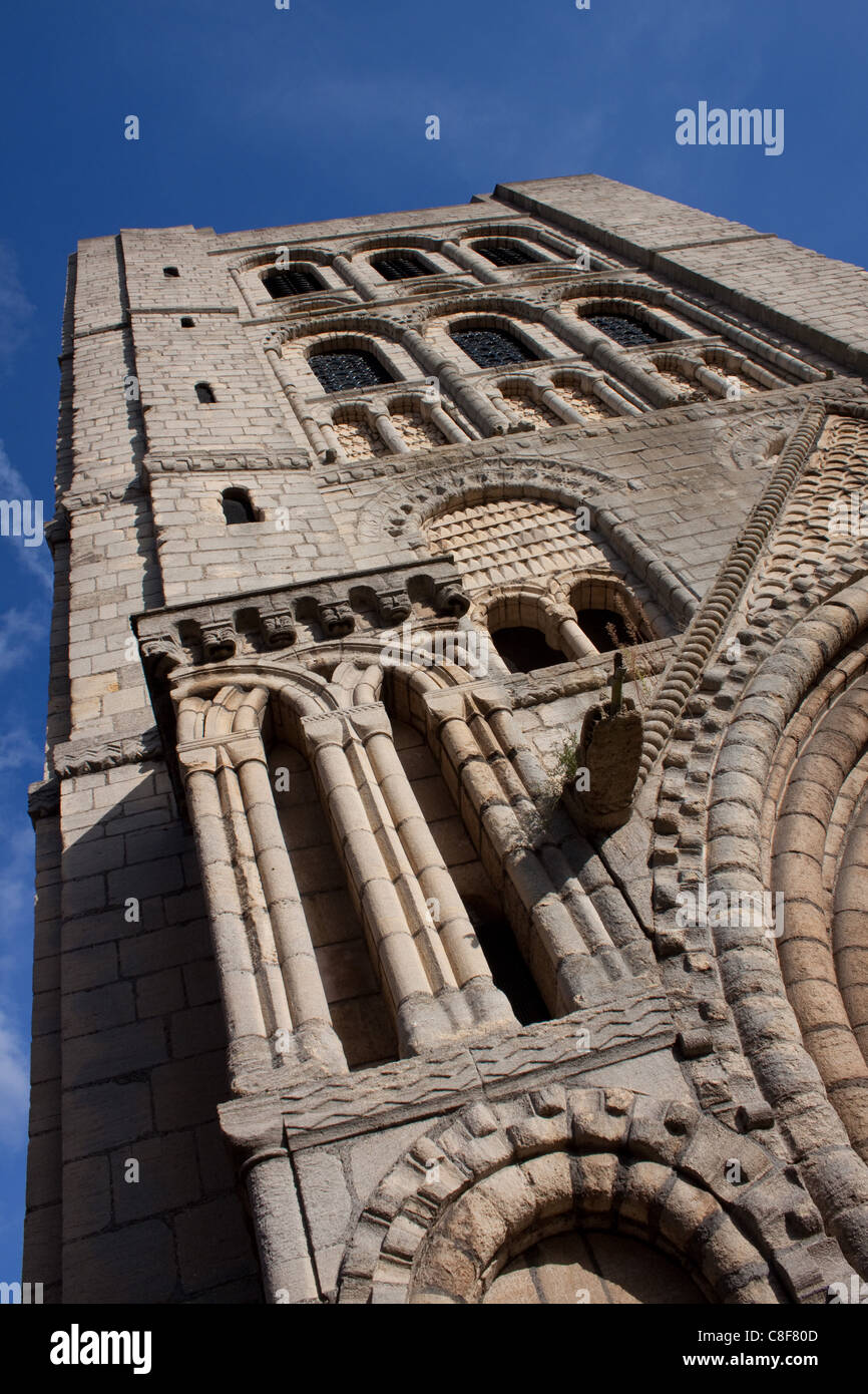 La torre normanna in Bury St Edmunds, Suffolk, ospita la Cattedrale di campane. La torre fu costruito nel 1120. Foto Stock