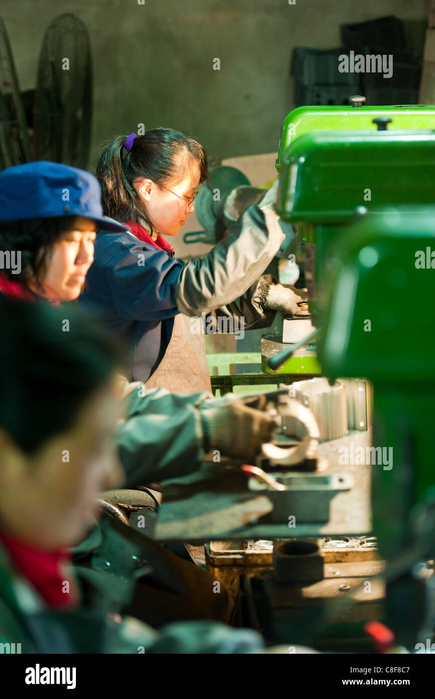 I lavoratori del settore tecnologico, Hebei, provincia di Hebei, Cina Foto Stock
