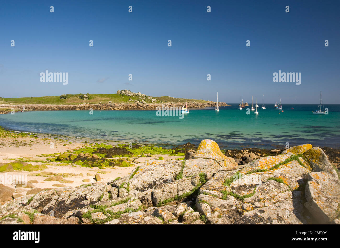 Una baia riparata sull isola di Sant'Agnese, Isole Scilly, Regno Unito Foto Stock