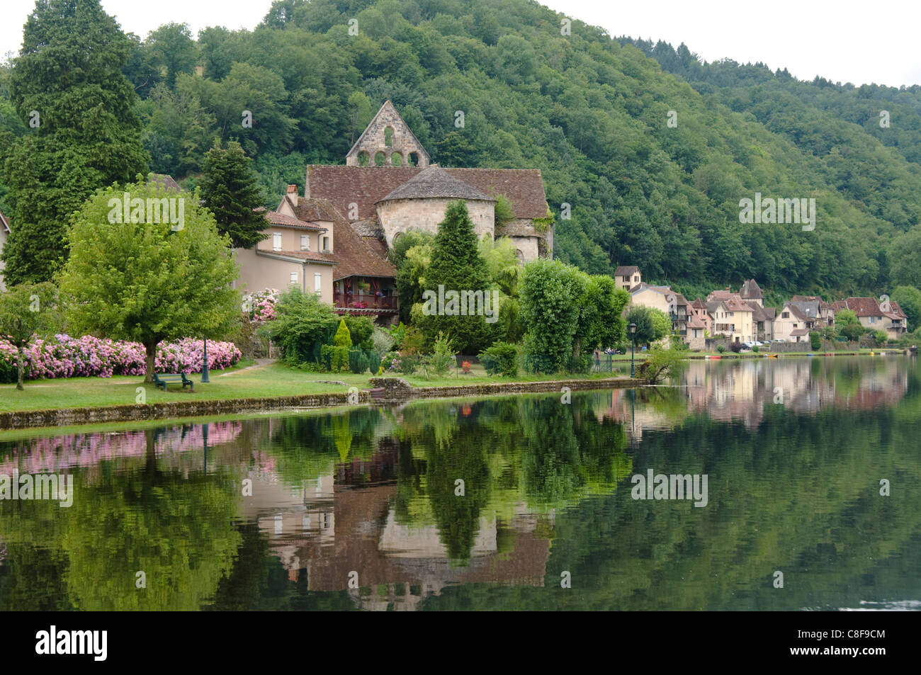 Il villaggio di Beaulieu-sur-Dordogne, Dordgone, Francia Foto Stock