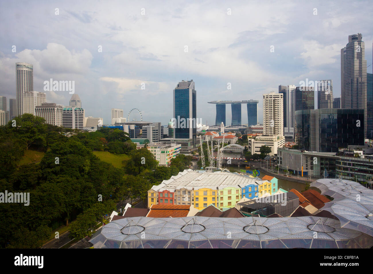 Singapore, Asia, Clarke Quay, luminoso, Skyline, grattacielo e blocchi di appartamenti, edifici ad alta, Downtown Foto Stock
