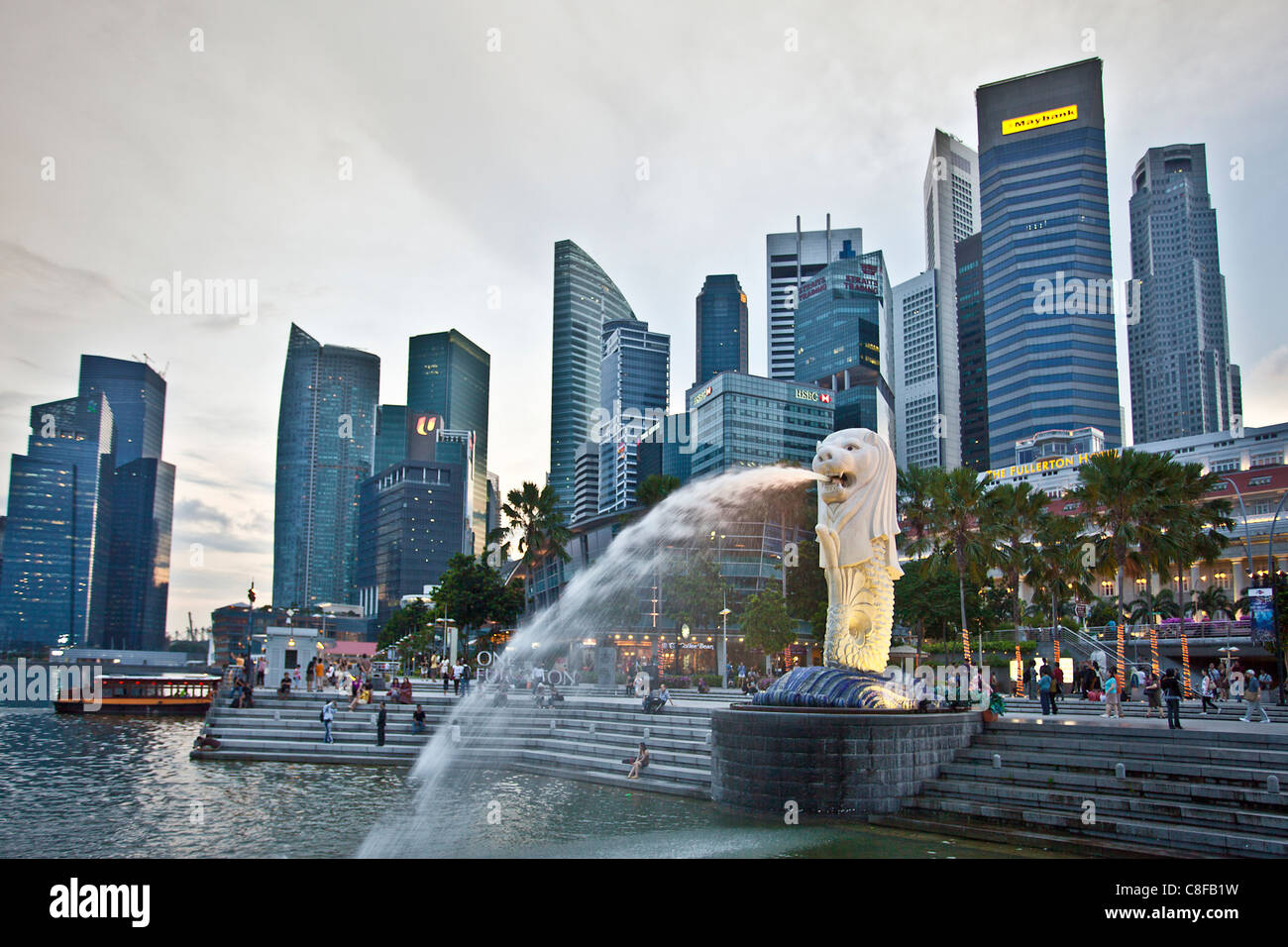 Singapore, Asia, Merlion, acqua vomito, sputare, lion, mermaid, condomini, edifici ad alta, Skyline, Downtown, pass Foto Stock