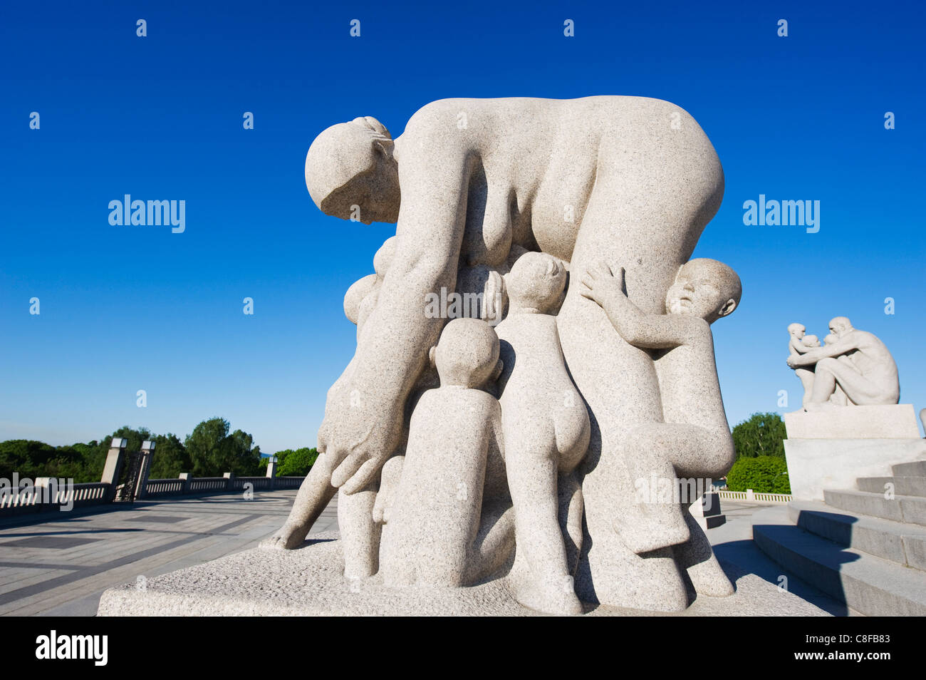 Madre e bambini, scultura in pietra da Emanuel Vigeland, il Parco Vigeland, Oslo, Norvegia, Scandinavia Foto Stock