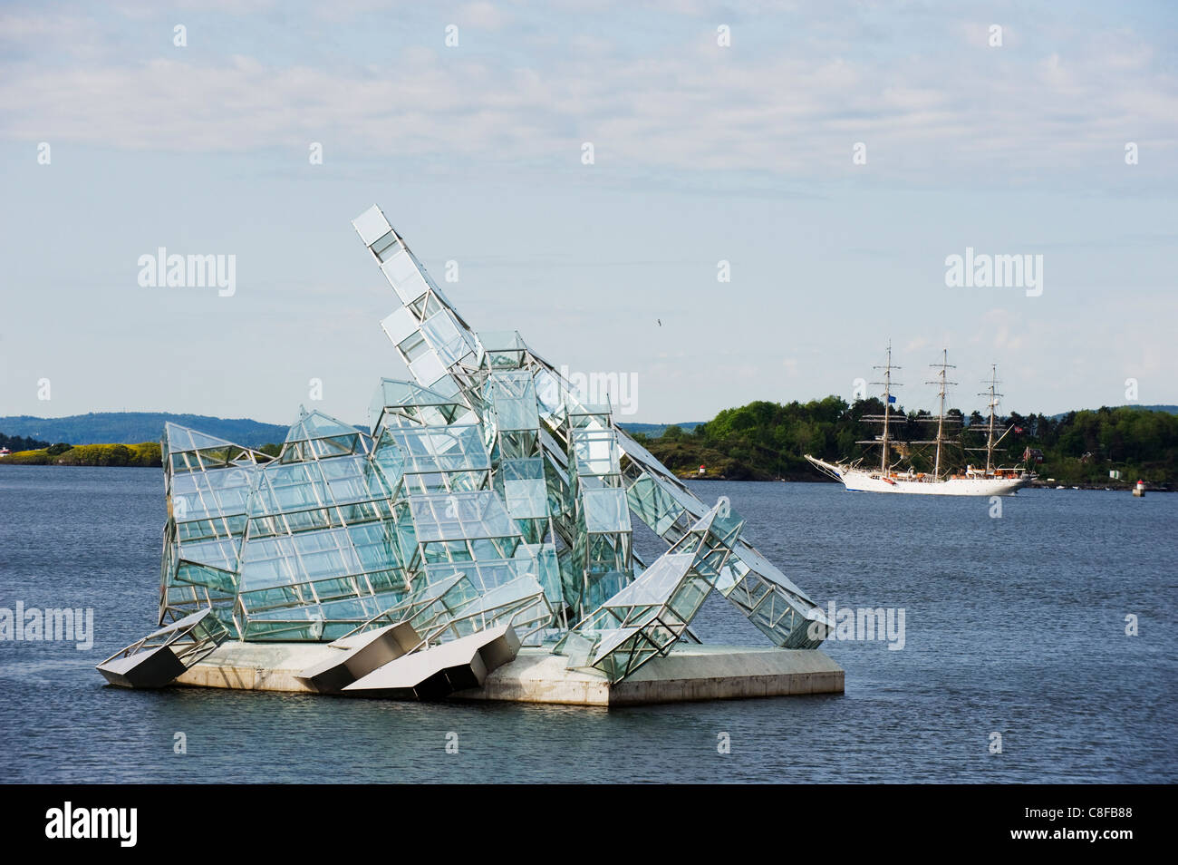 Arte flottante iceberg sul lungomare in Oslofjord, Oslo, Scandinavia Foto Stock