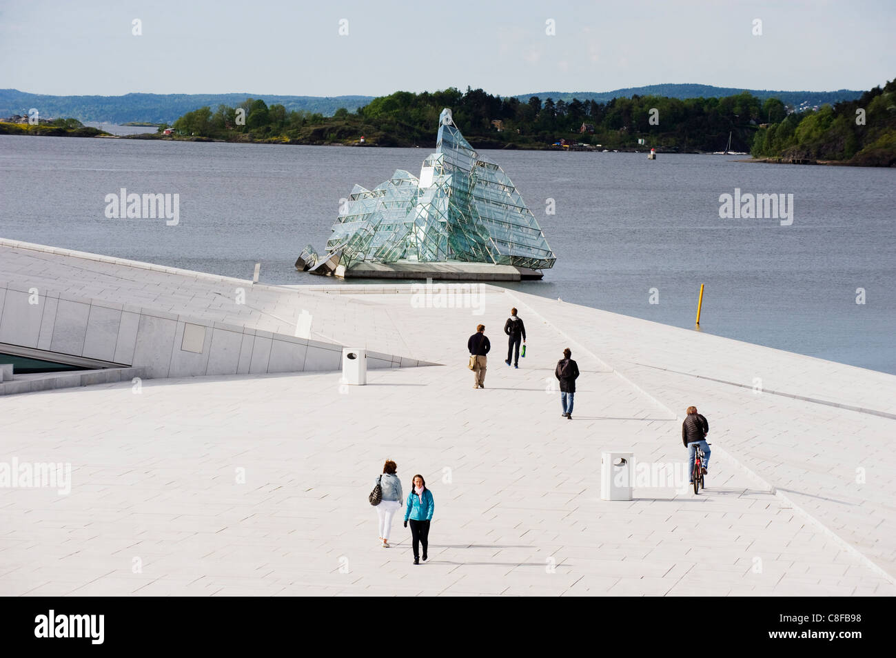 Arte flottante iceberg sul lungomare in Oslofjord, Oslo, Scandinavia Foto Stock