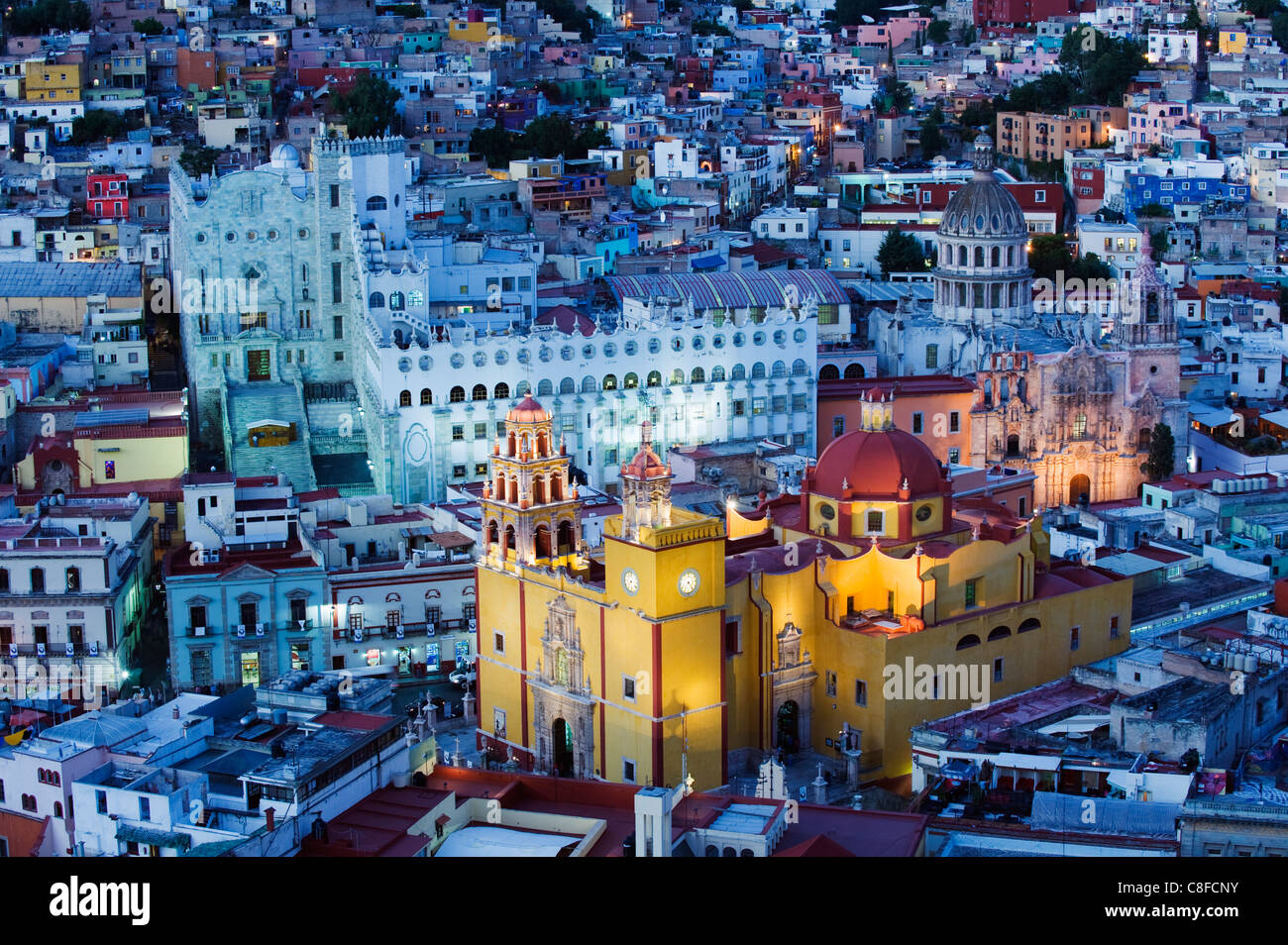 Basilica de Nuestra Senora de Guanajuato & palazzo universitario, Guanajuato, Sito Patrimonio Mondiale dell'UNESCO, stato di Guanajuato, Messico Foto Stock