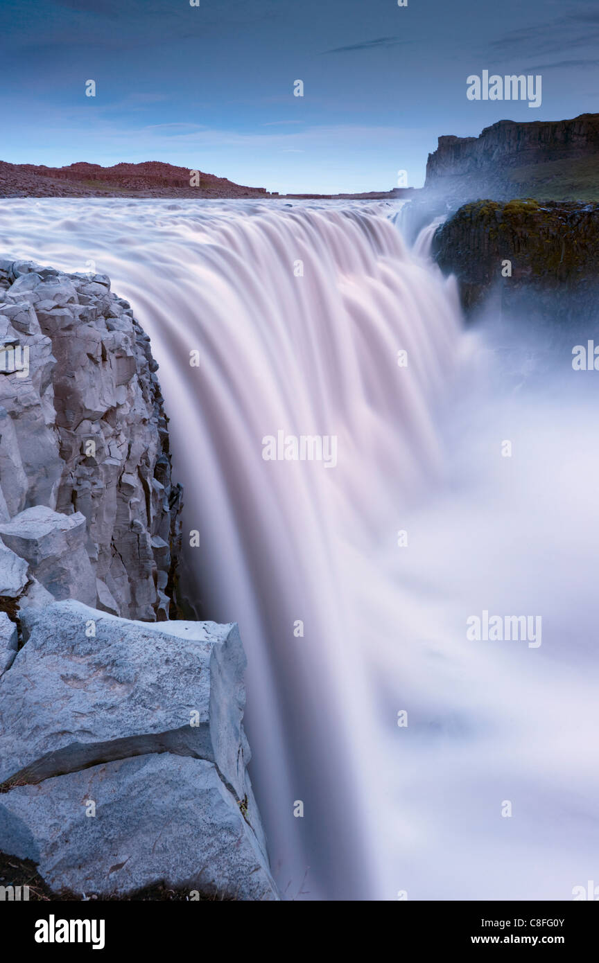 Dettifoss, la cascata più grande in Europa a 45 m di altezza e 100 m di larghezza, Jokulsargljufur National Park, Islanda (Nordurland, Islanda Foto Stock