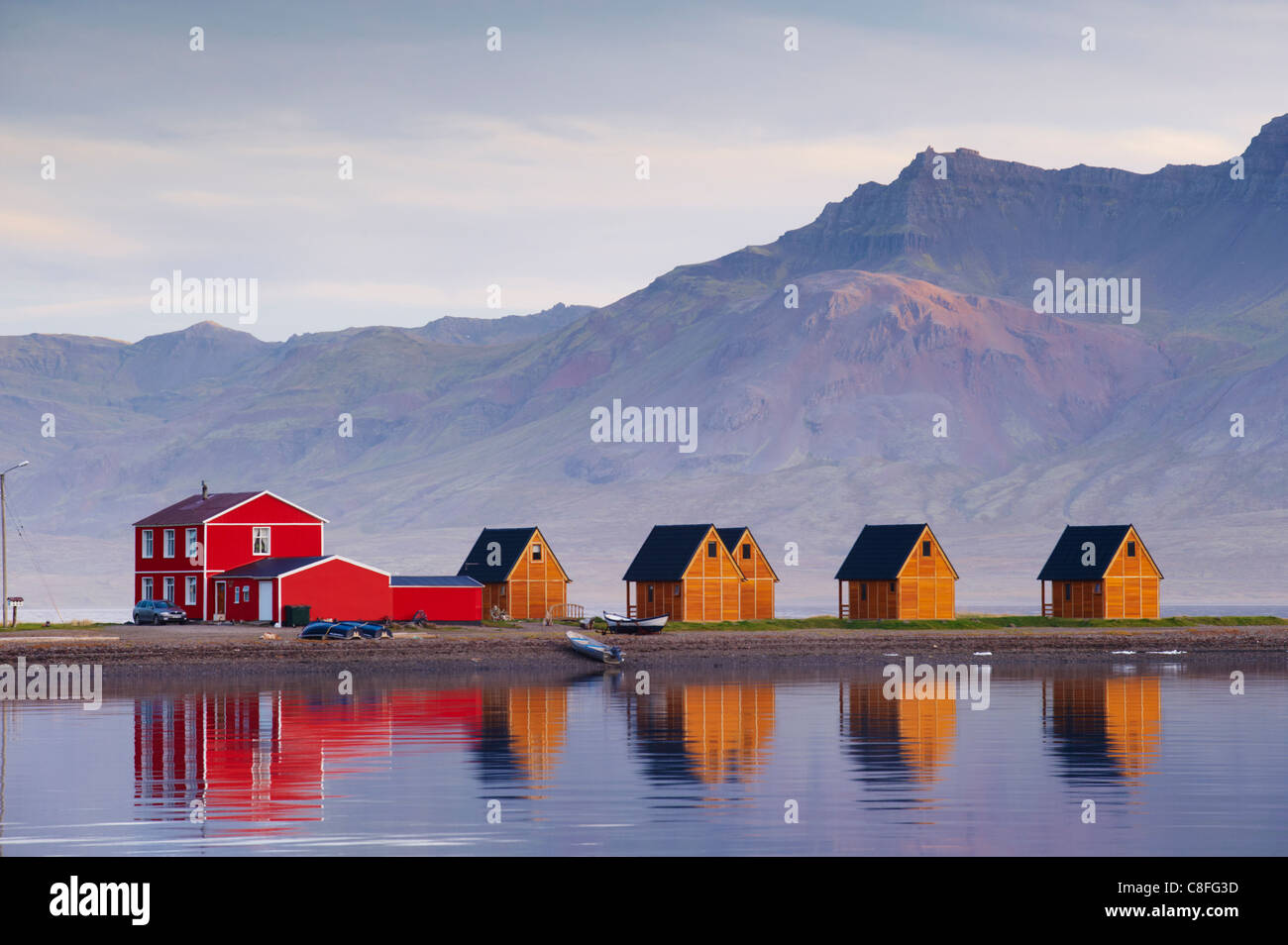 Eskifjordur village, Eskifjordur fiordo, Oriente fiordi regione (Austurland, Islanda, regioni polari Foto Stock